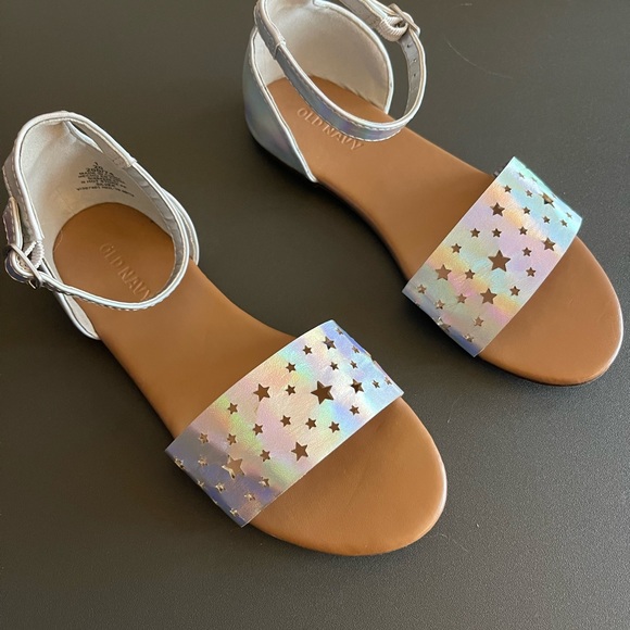 Old Navy - Girls Silver Sandals Size 1 ~ Preowned ~ Stars - Picture 7 of 10